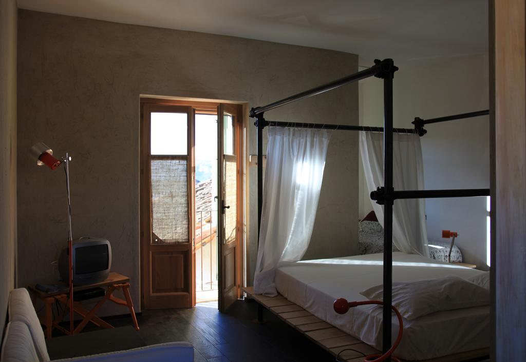 B&B Acaso Serralunga d'Alba Εξωτερικό φωτογραφία